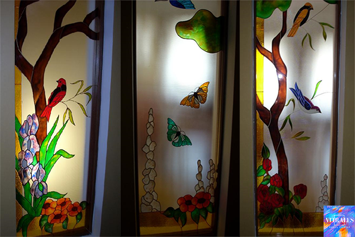 Division de ambiente vitral pintado mariposas y aves copia