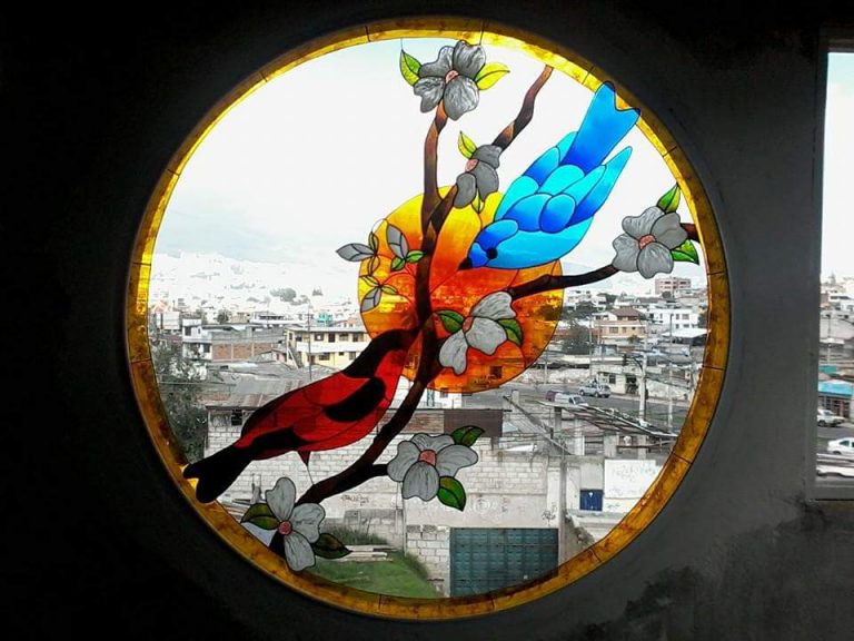 Venatana vitral pintado pájaros